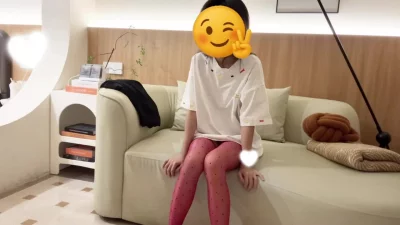 [原创]你男朋友知道你这么骚吗？应该不知道你在外面被别人当狗玩吧？